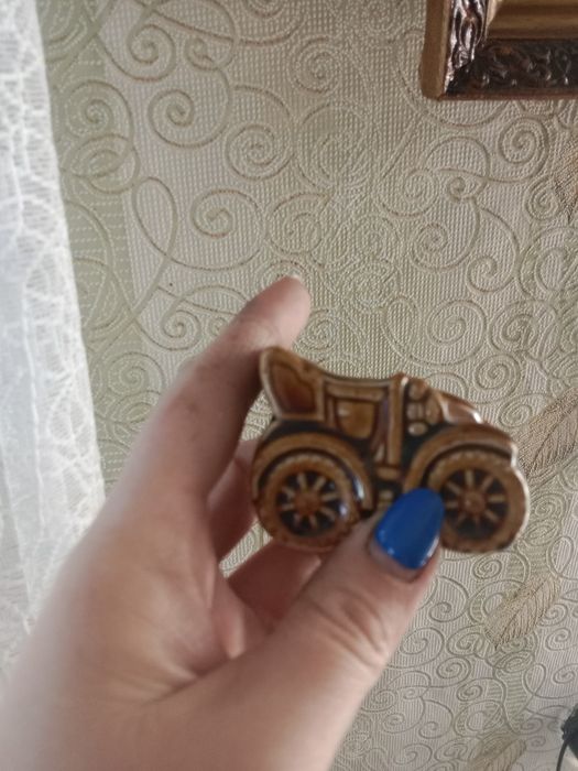 Статуэтка машинка