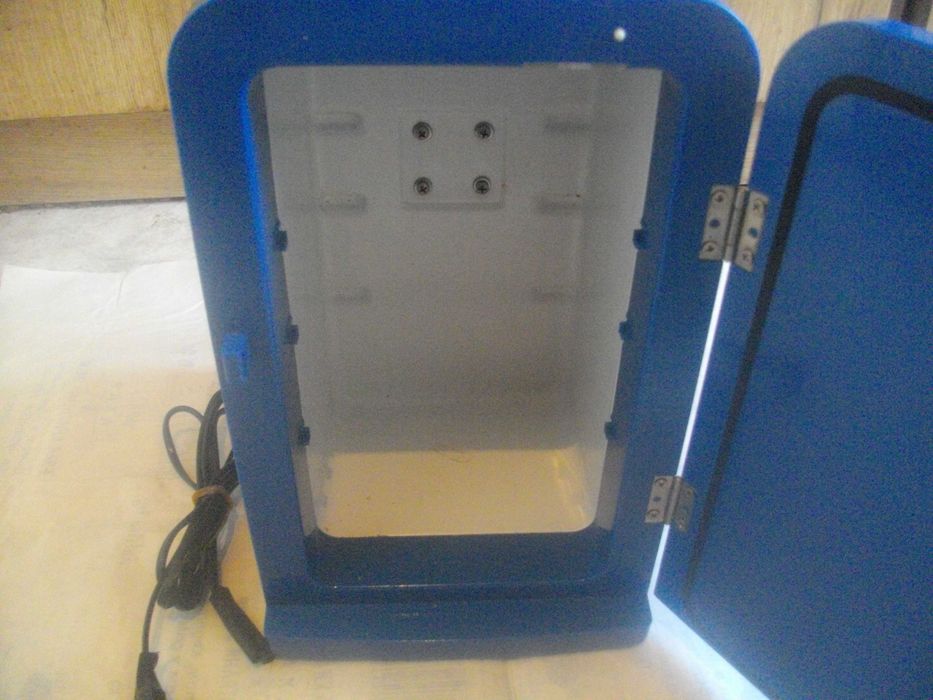 Оригинален Немски Мини Хладилник Авто-12V/220V-Висок Клас-WAEGO