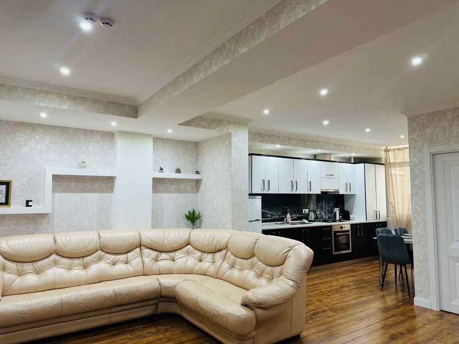 Дава се под наем Двустаен апартамент в София, Център - 60 кв.м за 425 € - Снимка #1