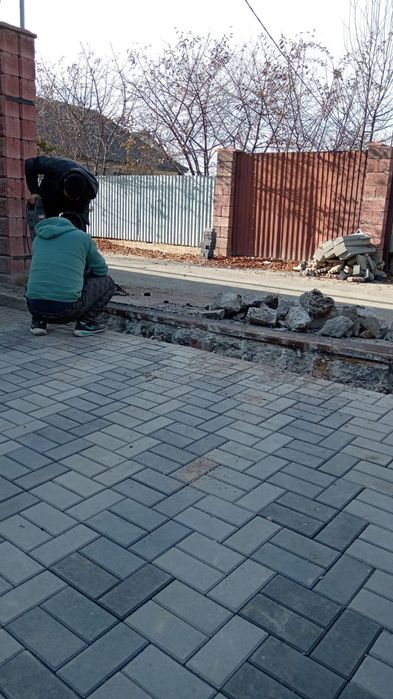 Укладка асфальта и брусчатки