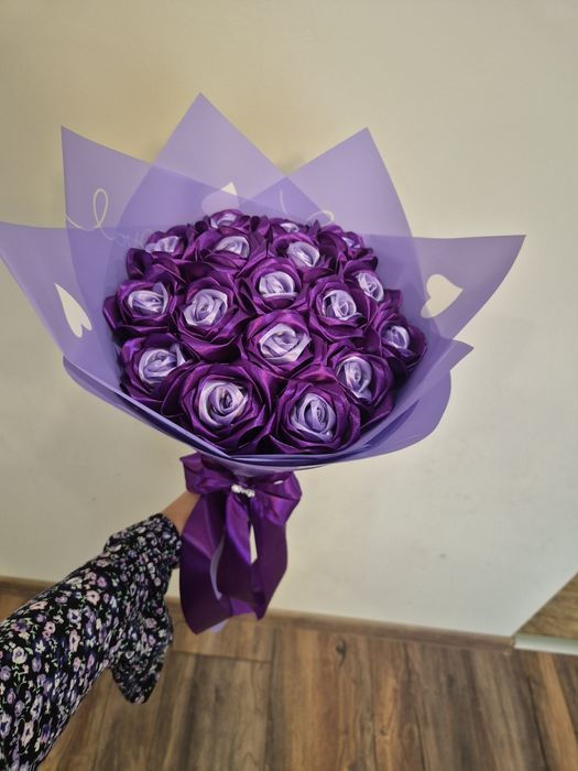 Букет от сатенени рози