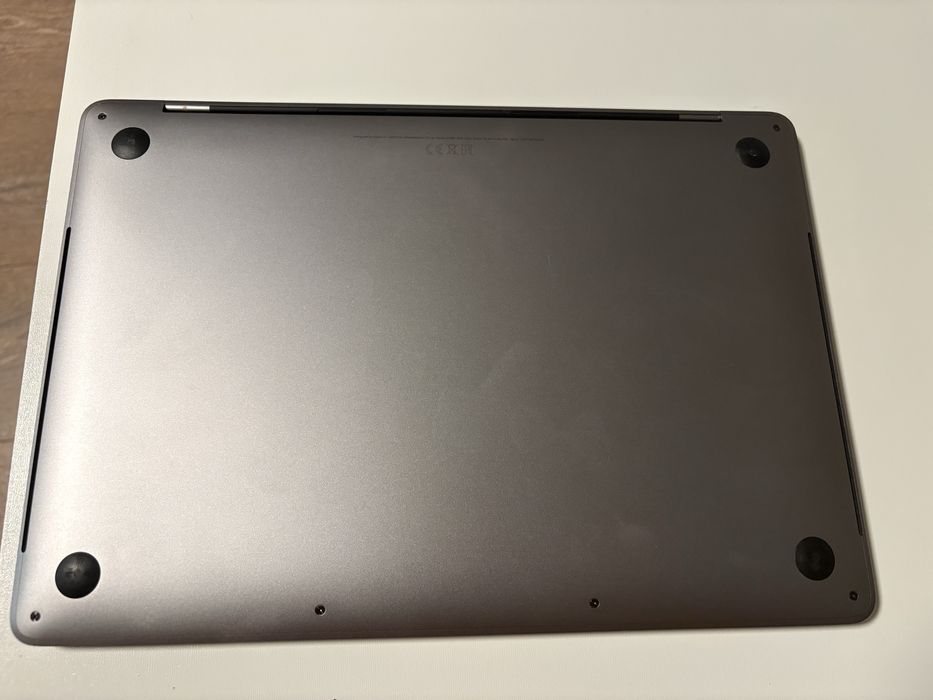 Apple Macbook pro 13.3 inch 8/256 gb intel i5