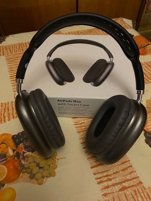 AirPods Max "with Smart Case"