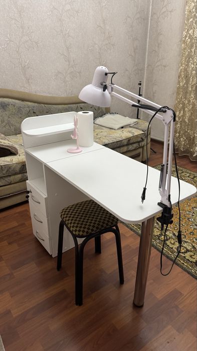 Продам маникюрный стол !