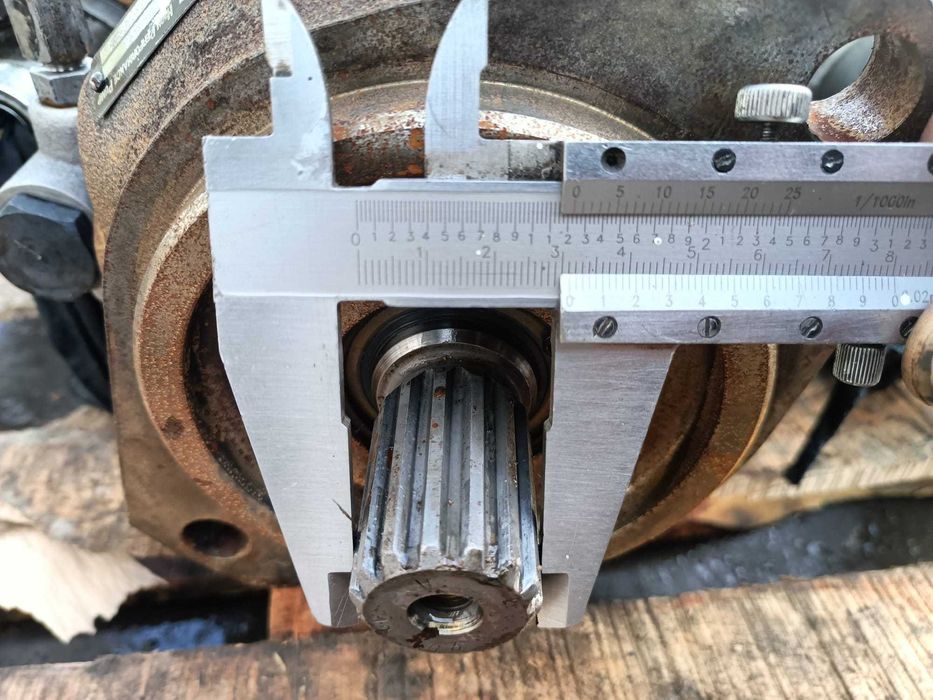 Pompa hidraulica buldoexcavator Caterpillar 428 B