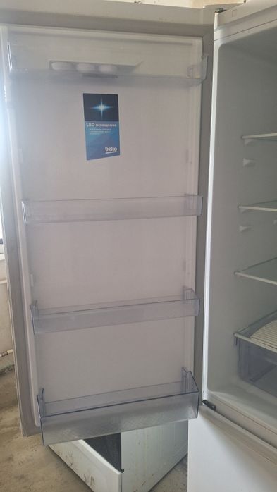 Холодильник Веко б/у немного