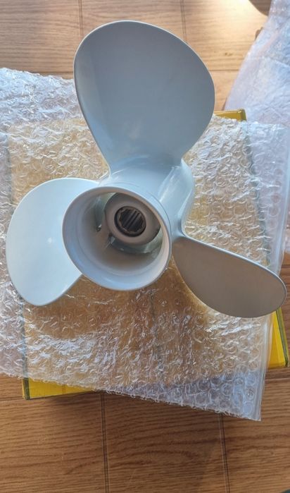 Продавам ново витло за Yamaha 20HP 25HP 30HP 9 7/8*11 1/4