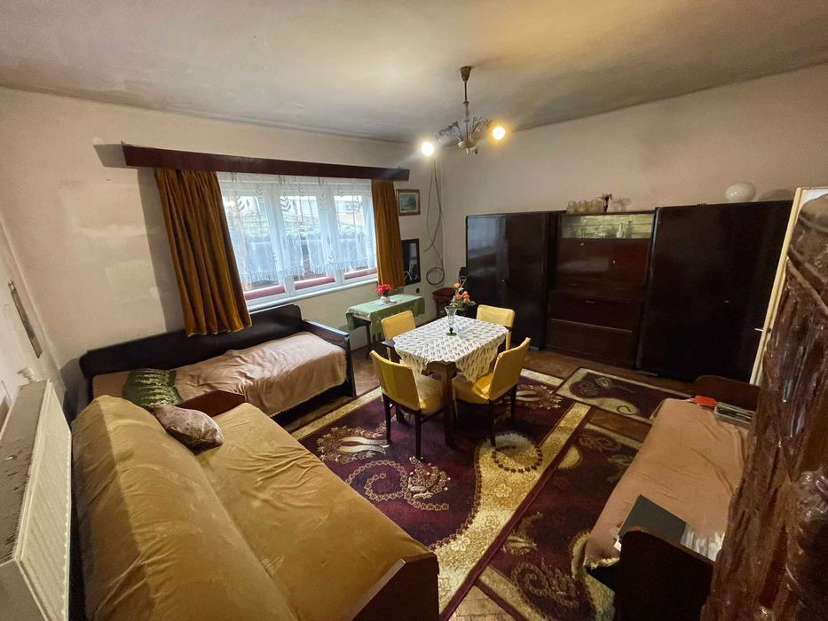 Casa familială, tip parter