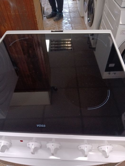 Свободно стояща печка с керамичен плот Voss с 2 години Гаранция!