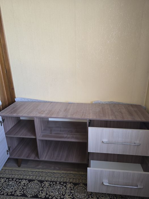 Тумбо под телевизор