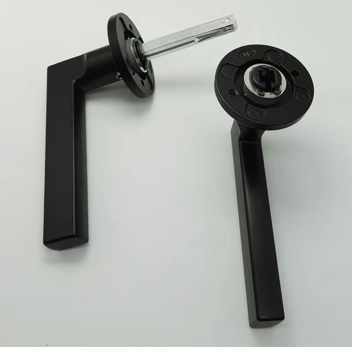 Дверные ручки новые для межкомнатных дверей