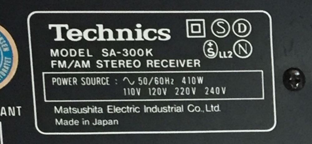 Техникс усилвател с вградено радио SA300K