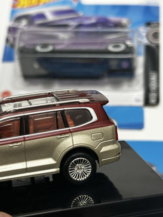 Продажа машинки 1:64