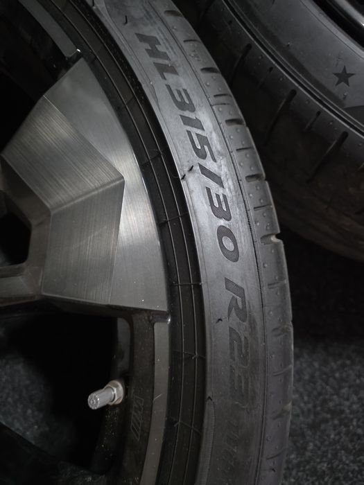 Roti originale BMW XM pe 23 cu caciucuri de vara