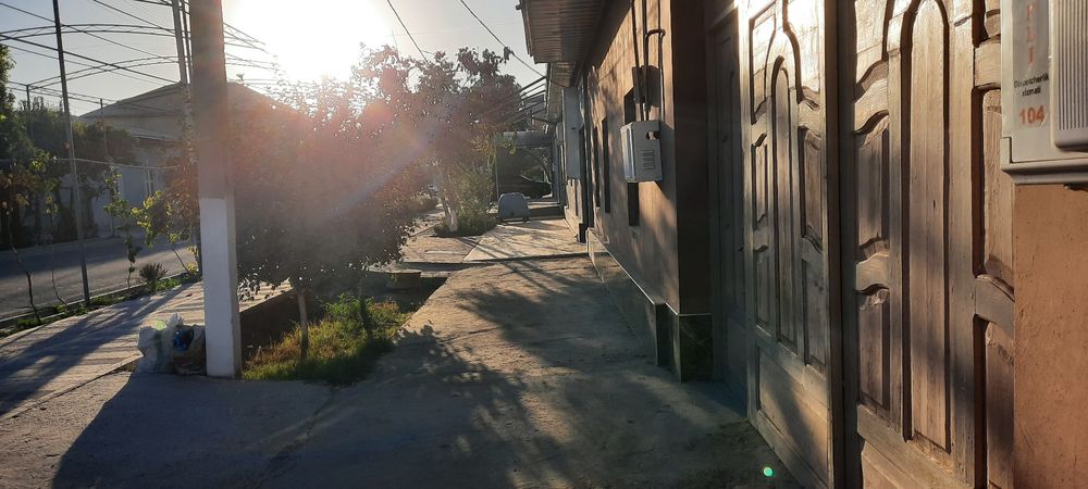 Кармана ески Шахар паспит стол кучаси  Ховли сотилади  32 уй