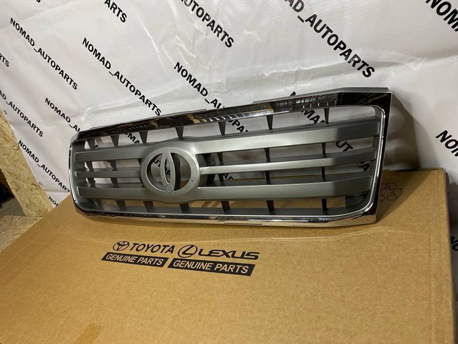 LC100 серая решетка радиатора с хромом