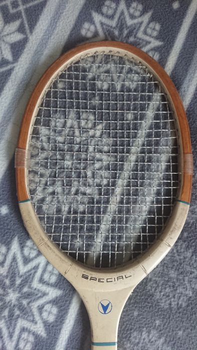 Rachieta tenis romaneasca de Reghin