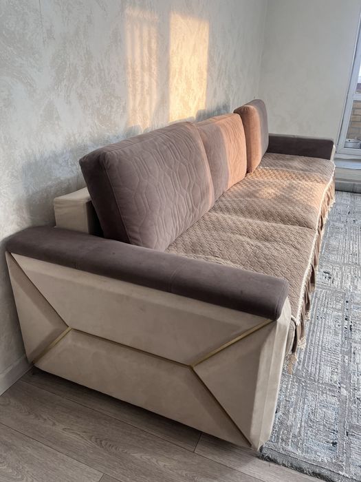 Срочно продаём диван