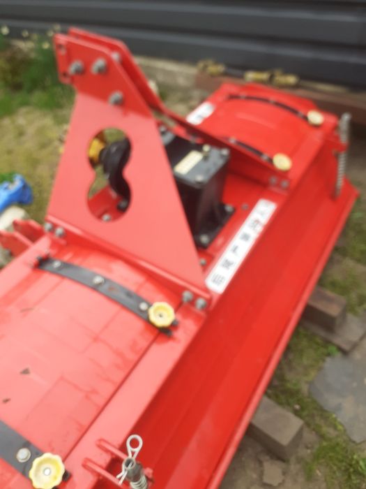 Vând freză nouă cu latimea de 1.80, cu disc de ambreiaj plus tirant central original nou.