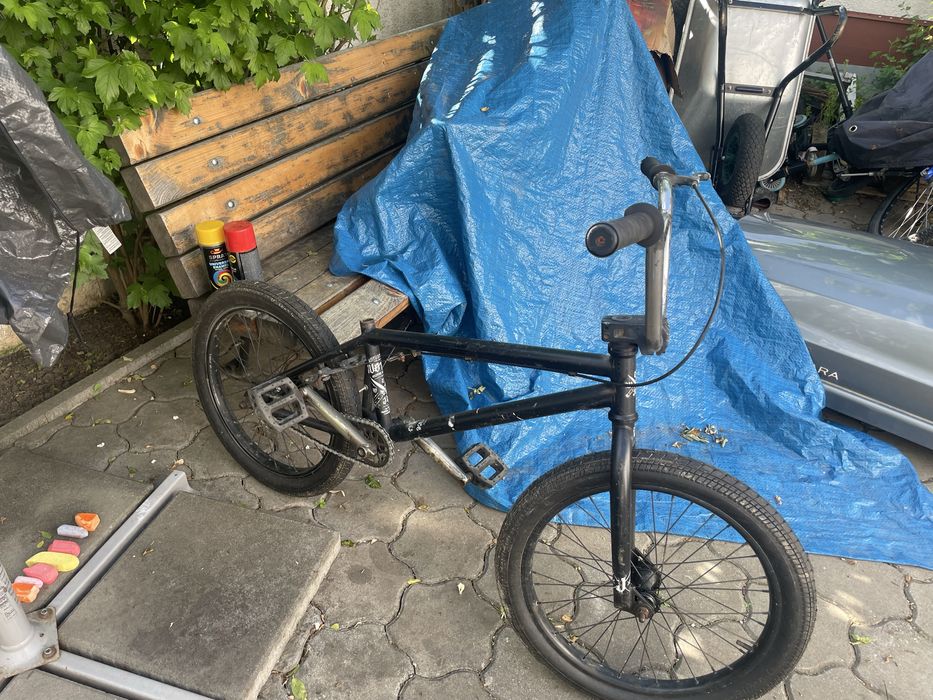 Vand sau schimb bicicleta bmx cu roti salt