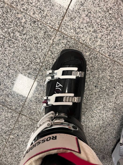 Ски , щеки, ски обувки, каски за деца/жени ЦЕНА ЗА ВСИЧКО