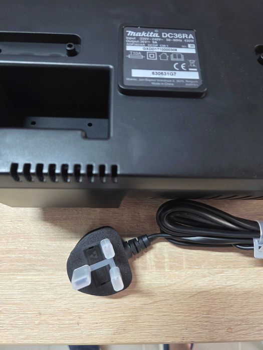 Incarcator MAKITA Li-ion DC36RA 36V pentru incarcare rapida 194863-5