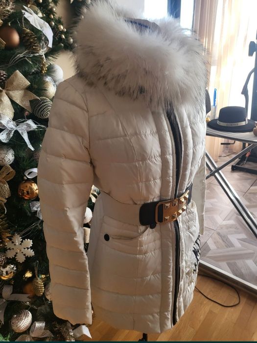 Зимно бяло яке с естествена яка от лисица