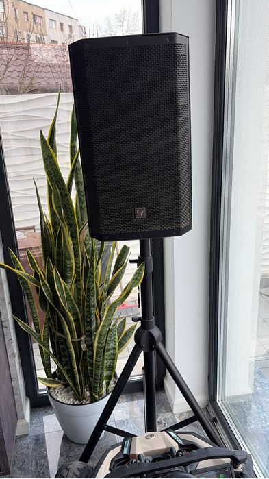 Vand Boxa activă EV ZLX - 12BT cu stativ