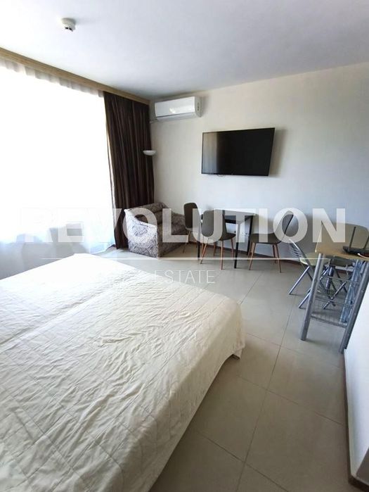 Едностаен апартамент в района на м-т Константин и Елена!