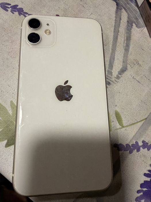 Продава се iPhone 11