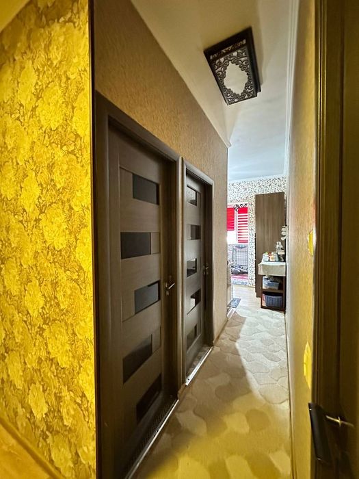 Хамма шароитга эга 3 хонали уй сотилади/ 3х комнатная квартира с удоб.