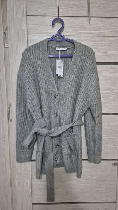 Кофта на пуговицах.