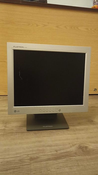 Продавам монитор LG Flatron L1510S 15 инча