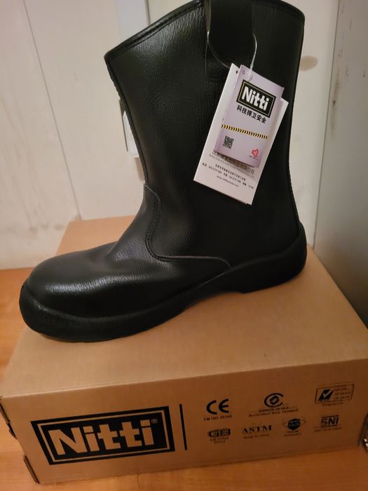 Продам спец сапоги