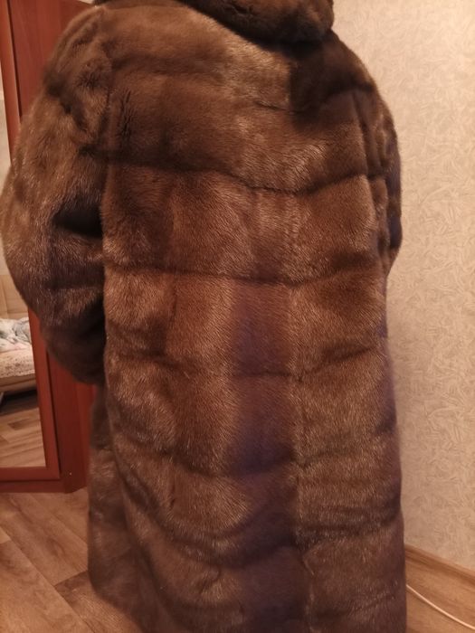 Шуба норковая цвет орех б/у