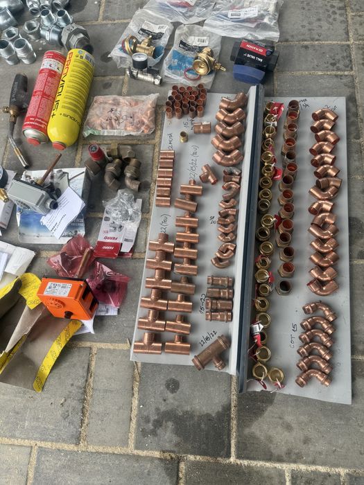 Vind diverse instalati sanitare toate noi la pachet