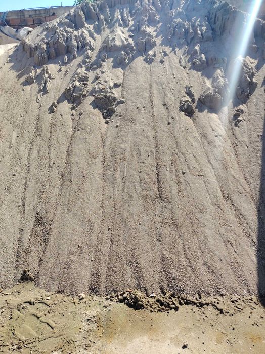 Пясък, чакъл, цимент, чернозем