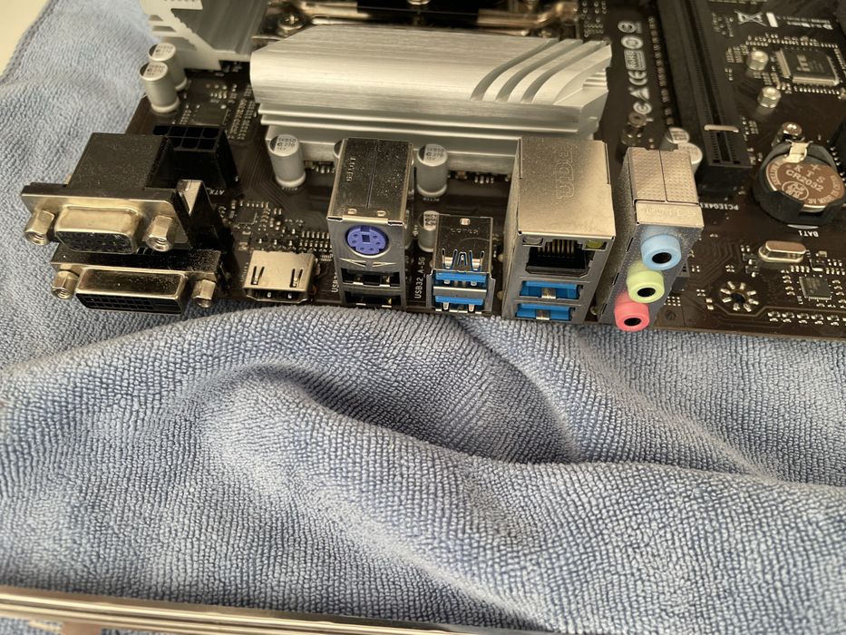 Комплект Intel Core i7-10700 / 32GB DDR4 3200 / Biostar LGA1200