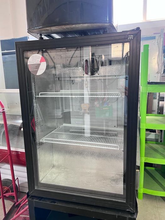 Витринный холодильник / Холодильник