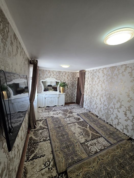 Кибрай марказида 2 хонали квартира сотилади.