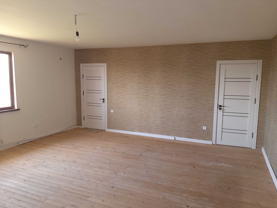 Икки қавватли уй сотилади.