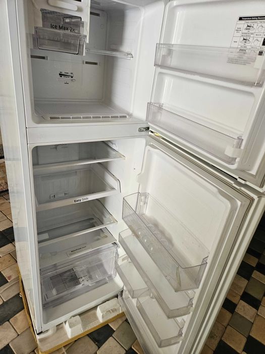 Новый холодильник Samsung RT22
