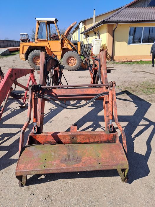 Incarcator frontal pentru tractor