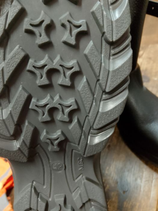 Сапоги новые 10000 тг