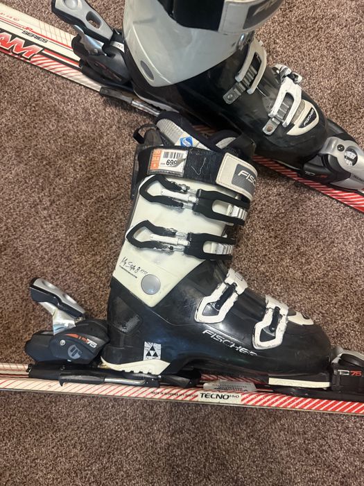 Skiuri 130cm si clapari