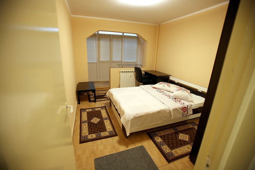 Apartament  3  camere de inchiriat , zona Drumul Taberei -Raul Doamnei suprafata utila 61 m, bloc 4 etaje