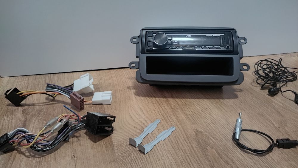 Set audio Dacia Sandero cu difuzoare Focal