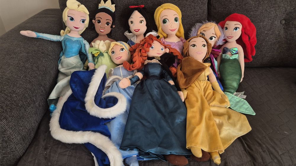 Големи кукли от Disney магазини