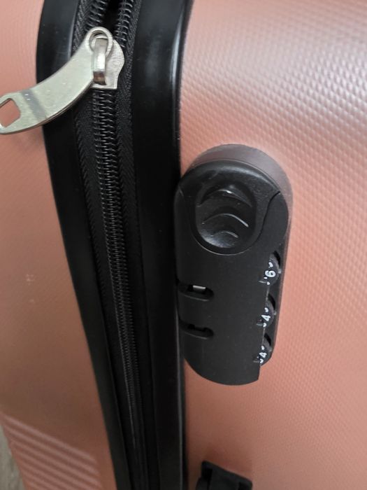 Продам чемодан силикон