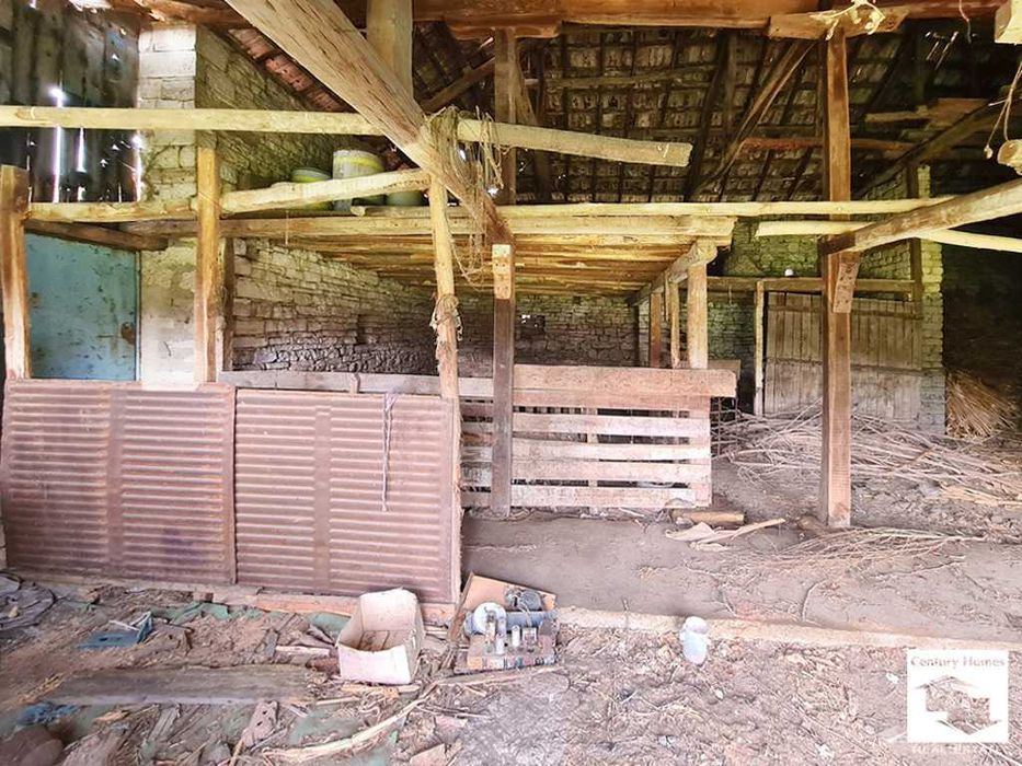 140333 Двуетажна къща с кладенец и гараж в с. Долна Липница